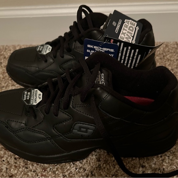 NWT - Black Skechers Work Slip-Resistant Footwear with Relaxed Fit - Picture 1 of 9